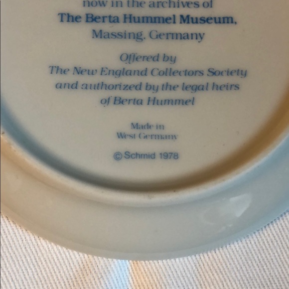 The Berta Hummel Museum Miniature Plate Collection - Picture 7 of 7